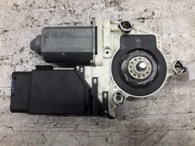 Recambio de motor elevalunas delantero derecho para volkswagen golf iv berlina (1j1) conceptline referencia OEM IAM 0538003501  