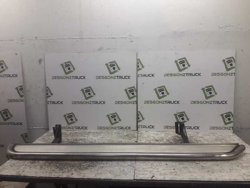 Recambio de estribo derecho para tata telcoline 4x4 referencia OEM IAM   