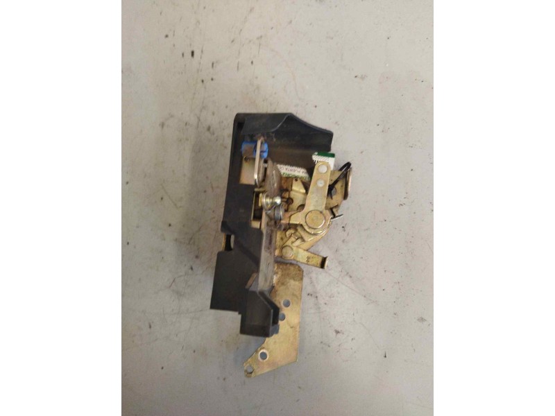 Recambio de cerradura puerta delantera derecha para renault premium lander 10.8 diesel referencia OEM IAM 7482365191 7420864258 