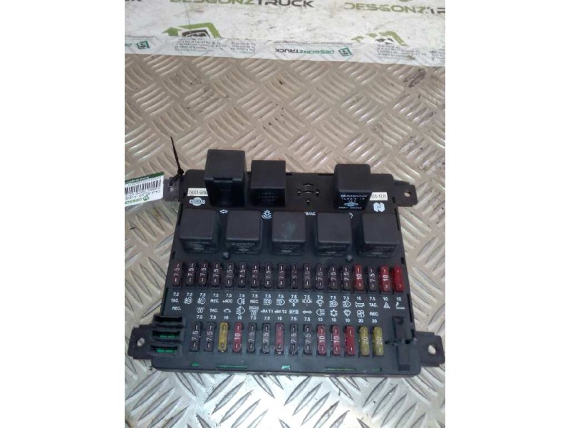 Recambio de caja reles / fusibles para nissan trade 100 3.0 turbodiesel referencia OEM IAM 24063G4900  