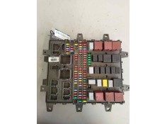 Recambio de caja reles / fusibles para renault magnum ab 2005 12.8 diesel referencia OEM IAM 21899301  