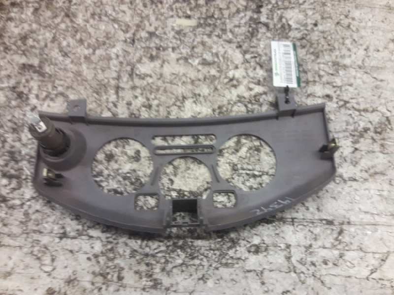 Recambio de guarnecidos consola de mandos para nissan micra (k12e) acenta referencia OEM IAM 27570AX700  