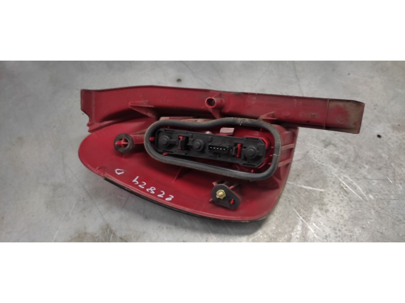 Recambio de piloto trasero derecho para peugeot 306 break boulebard referencia OEM IAM   5 PINS