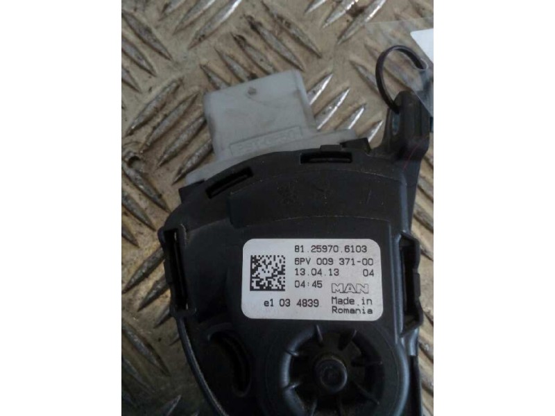 Recambio de pedal acelerador para man tgx 18.xxx fg / 4x2 ll xl referencia OEM IAM 81259706103  