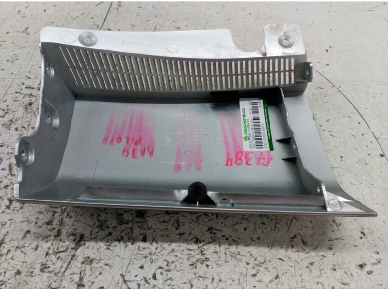 Recambio de molduras traseras para opel meriva blue line referencia OEM IAM 13130028 ENCIMA REFLECTANTE DERECHA