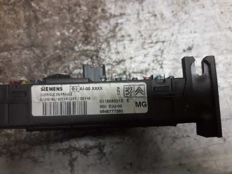 Recambio de caja reles / fusibles para peugeot 206 berlina xt referencia OEM IAM 9646777380 S118085210E BSI