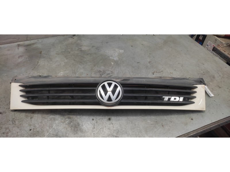 Recambio de rejilla delantera central para volkswagen t4 bus (mod. 1991) 2.5 tdi referencia OEM IAM   