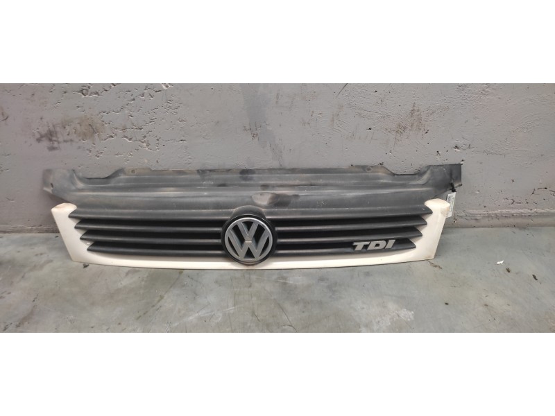 Recambio de rejilla delantera central para volkswagen t4 bus (mod. 1991) 2.5 tdi referencia OEM IAM   