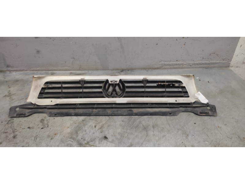Recambio de rejilla delantera central para volkswagen t4 bus (mod. 1991) 2.5 tdi referencia OEM IAM   
