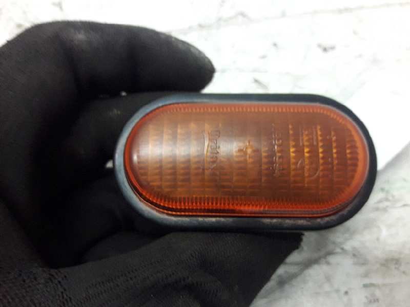 Recambio de piloto lateral derecho para renault master desde ´98 referencia OEM IAM 7700847333  