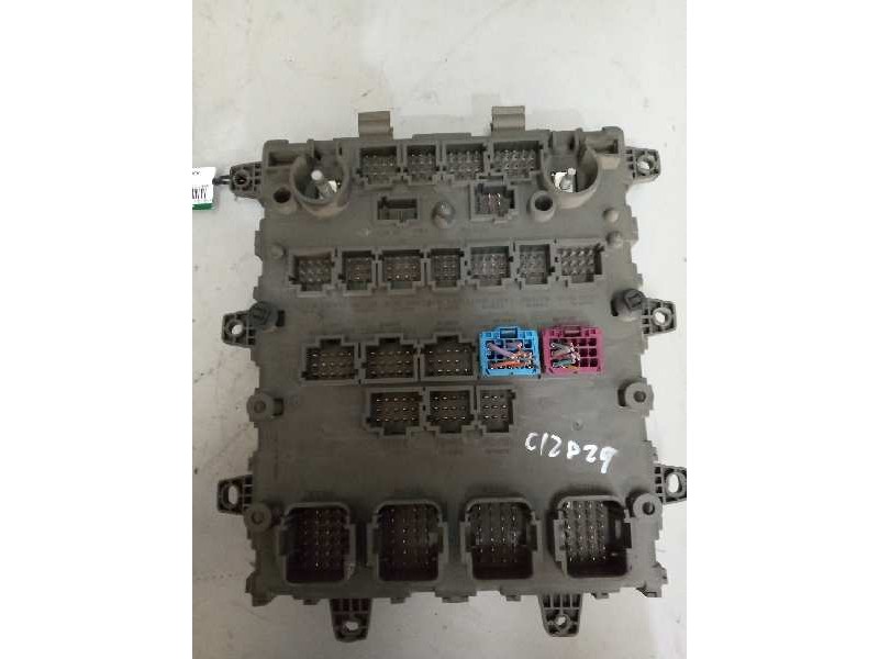 Recambio de caja reles / fusibles para renault magnum ab 2005 12.8 diesel referencia OEM IAM 7421464562  