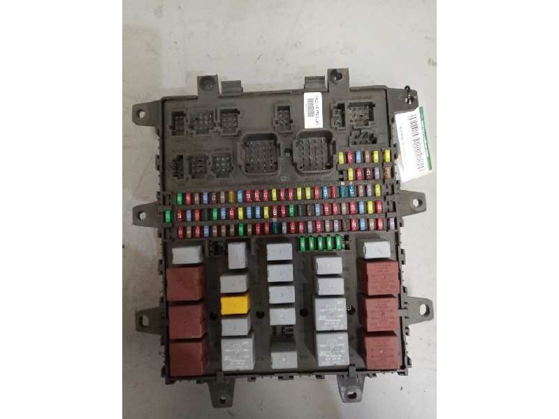 Recambio de caja reles / fusibles para renault magnum ab 2005 12.8 diesel referencia OEM IAM 7421464562  