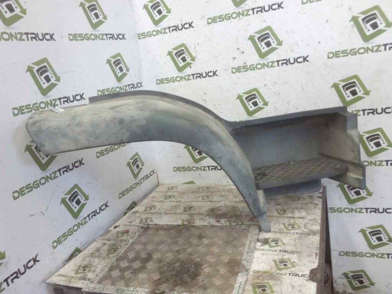 Recambio de peldaño derecho para iveco eurocargo 05.03  fg 75 e larga distancia referencia OEM IAM 504039204  