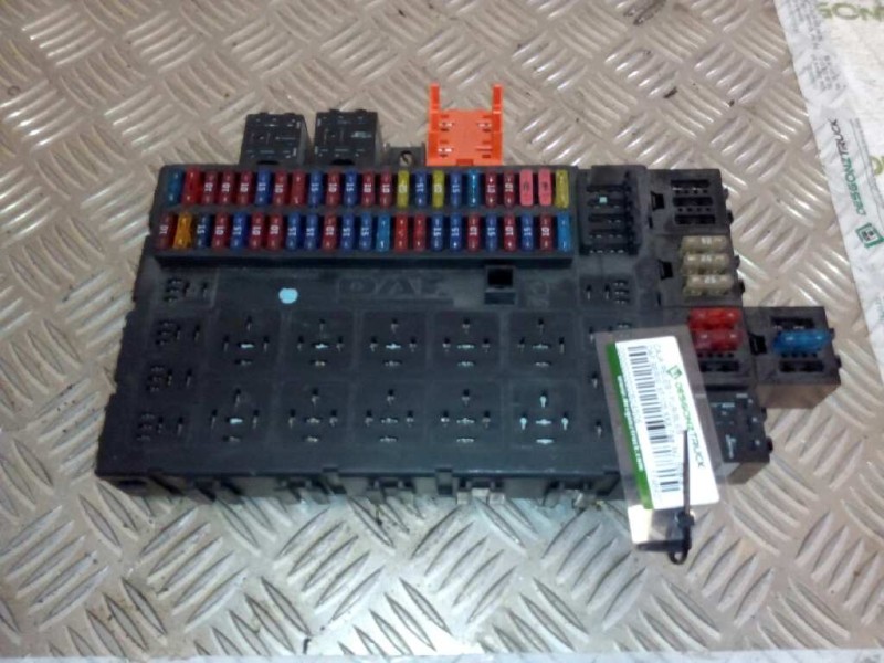 Recambio de caja reles / fusibles para daf serie xf105.xxx fsa 4x2 space-cab referencia OEM IAM 1746420  