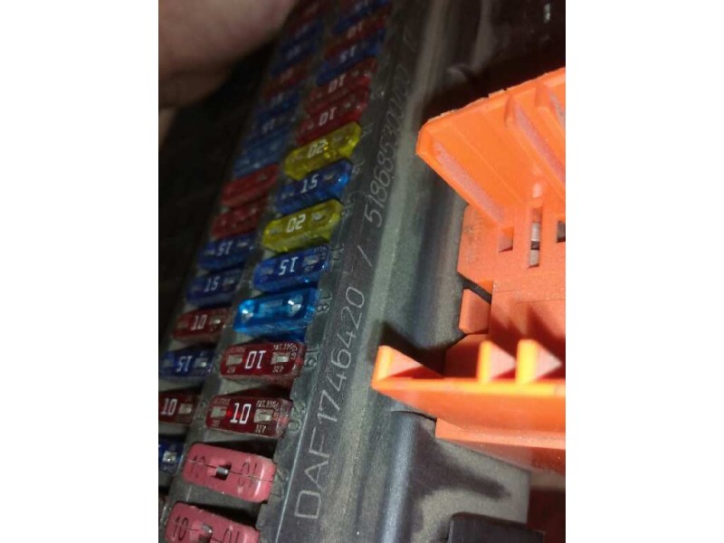 Recambio de caja reles / fusibles para daf serie xf105.xxx fsa 4x2 space-cab referencia OEM IAM 1746420  