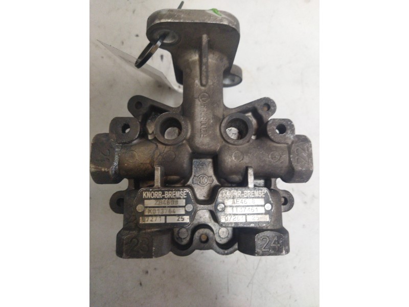 Recambio de valvula aire para iveco eurocargo 3.9 diesel referencia OEM IAM AE4608 K013764 VALVULA CUADRUPLE