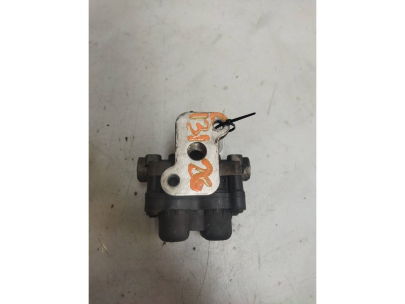 Recambio de valvula aire para iveco eurocargo 3.9 diesel referencia OEM IAM AE4608 K013764 VALVULA CUADRUPLE