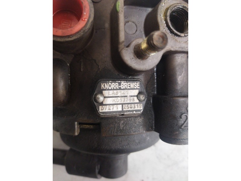 Recambio de valvula aire para iveco eurocargo 3.9 diesel referencia OEM IAM LA8141 K013768 VALVULA SECADORA