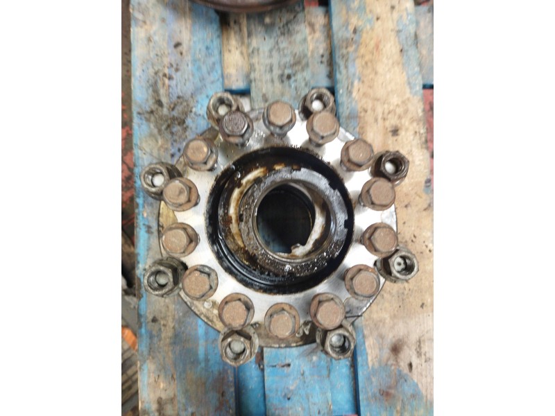 Recambio de buje trasero derecho para man le 14.225 llc referencia OEM IAM 81357013153 81357010153 