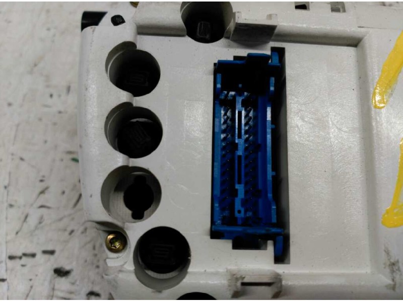 Recambio de cuadro instrumentos para renault trafic (desde 5.89) t 1100 referencia OEM IAM   