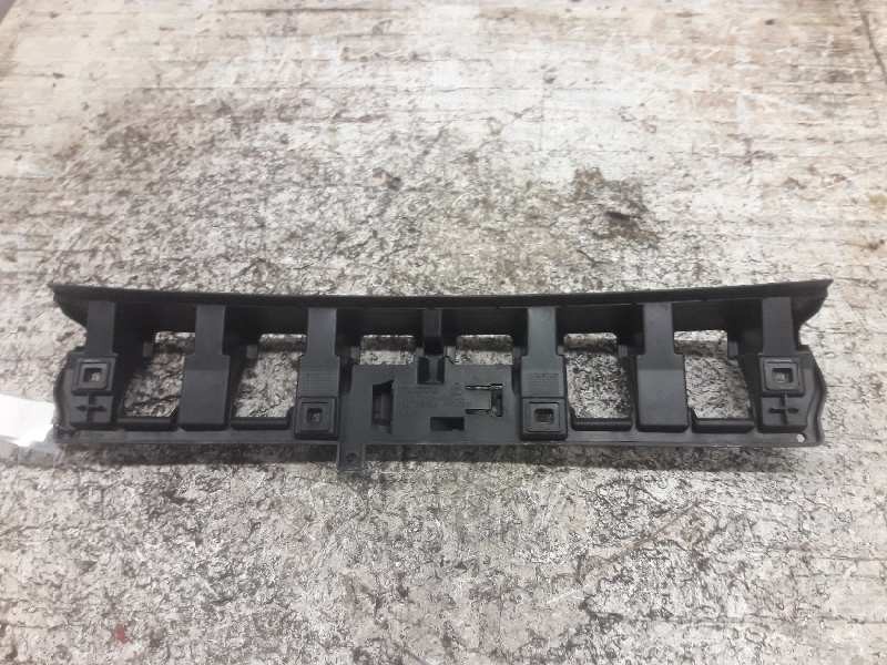 Recambio de soportes paragolpes para volvo c30 d5 r-design referencia OEM IAM 30657221 TRASERO CENTRAL 