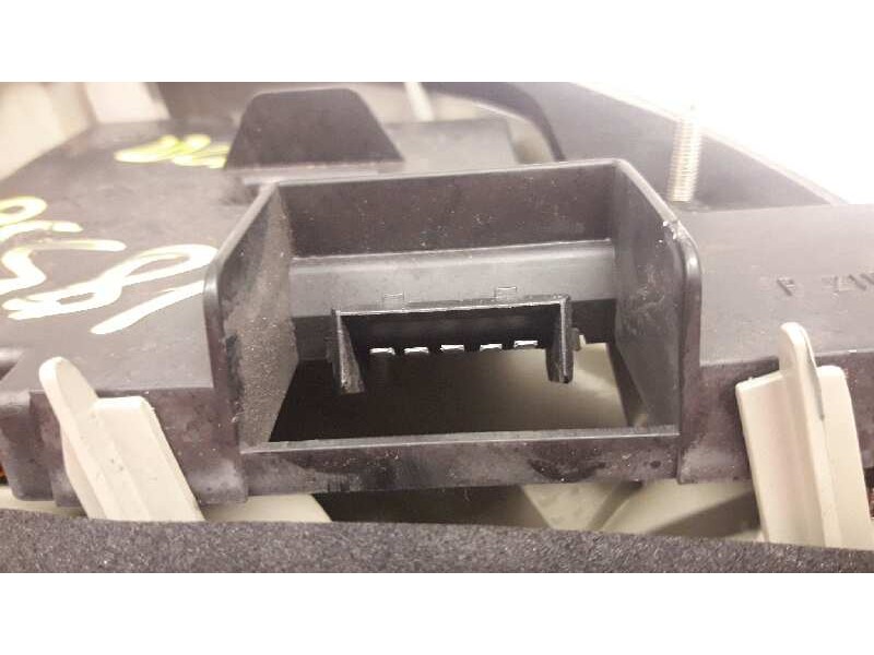 Recambio de piloto trasero derecho para ford fiesta berlina básico referencia OEM IAM 96FG13N004AA  