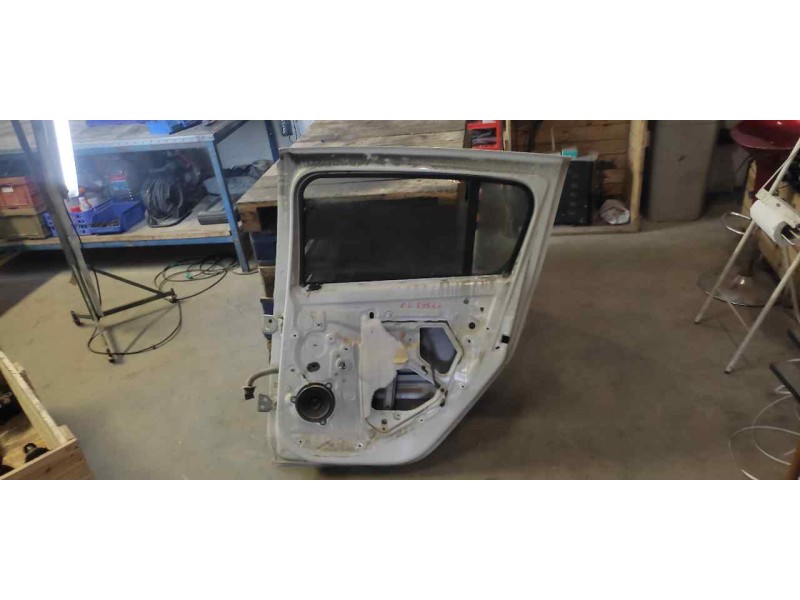 Recambio de puerta trasera derecha para dacia sandero referencia OEM IAM   
