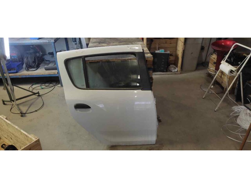 Recambio de puerta trasera derecha para dacia sandero referencia OEM IAM   