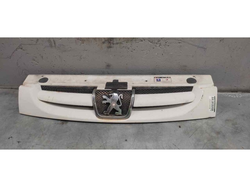 Recambio de rejilla delantera central para peugeot partner (s2) combiespace referencia OEM IAM   