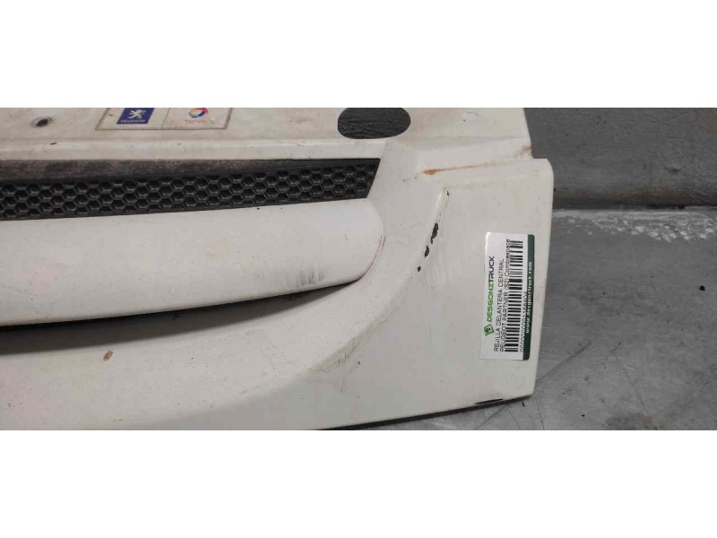 Recambio de rejilla delantera central para peugeot partner (s2) combiespace referencia OEM IAM   