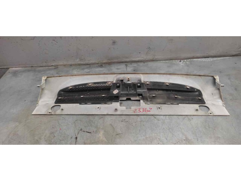 Recambio de rejilla delantera central para peugeot partner (s2) combiespace referencia OEM IAM   