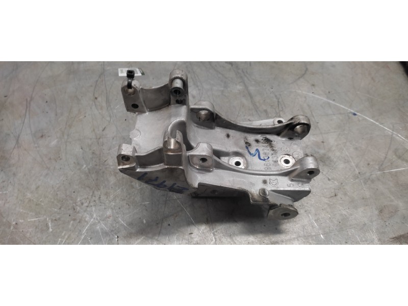 Recambio de soporte alternador para citroën xsara picasso 2.0 hdi satisfaction ii referencia OEM IAM 9643834880  