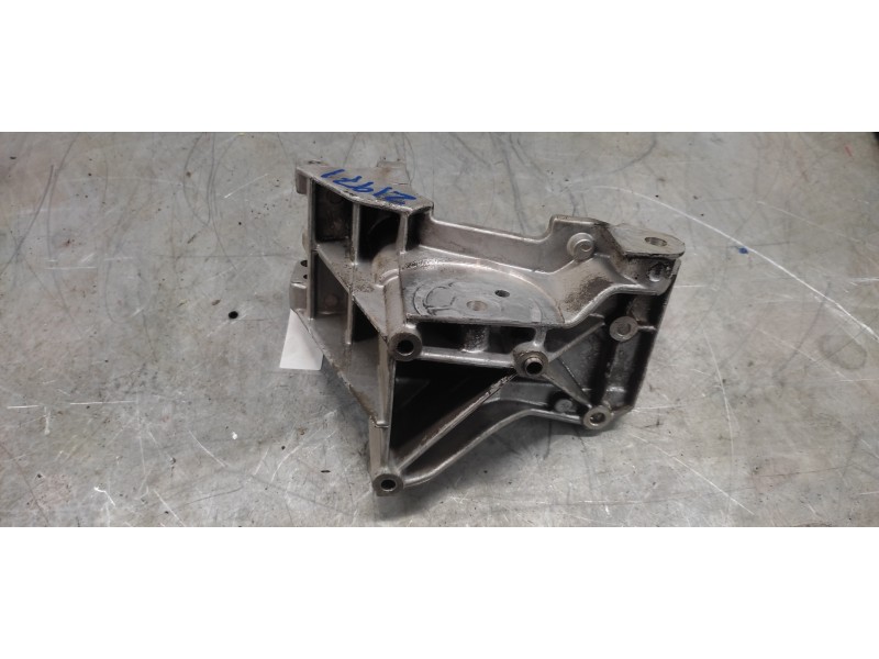 Recambio de soporte alternador para citroën xsara picasso 2.0 hdi satisfaction ii referencia OEM IAM 9643834880  