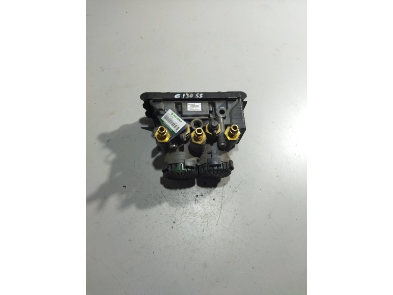 Recambio de valvula aire para renault midlum referencia OEM IAM 22225566 K102266 VALVULA EBS