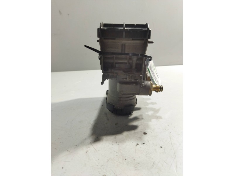 Recambio de valvula aire para renault midlum referencia OEM IAM 22225566 K102266 VALVULA EBS