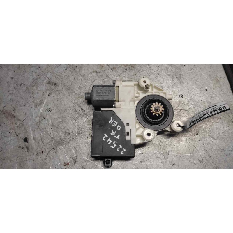 Recambio de motor elevalunas trasero derecho para ford focus berlina (cap) ghia referencia OEM IAM 981537103 0130822218 