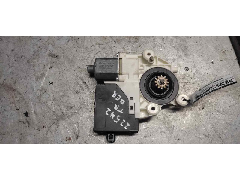 Recambio de motor elevalunas trasero derecho para ford focus berlina (cap) ghia referencia OEM IAM 981537103 0130822218 
