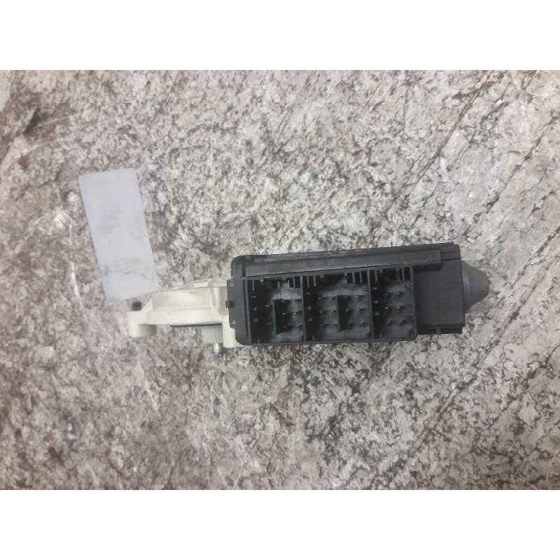 Recambio de motor elevalunas delantero derecho para seat ibiza (6l1) cool referencia OEM IAM 6Q2959801A 104383101 26 PINS