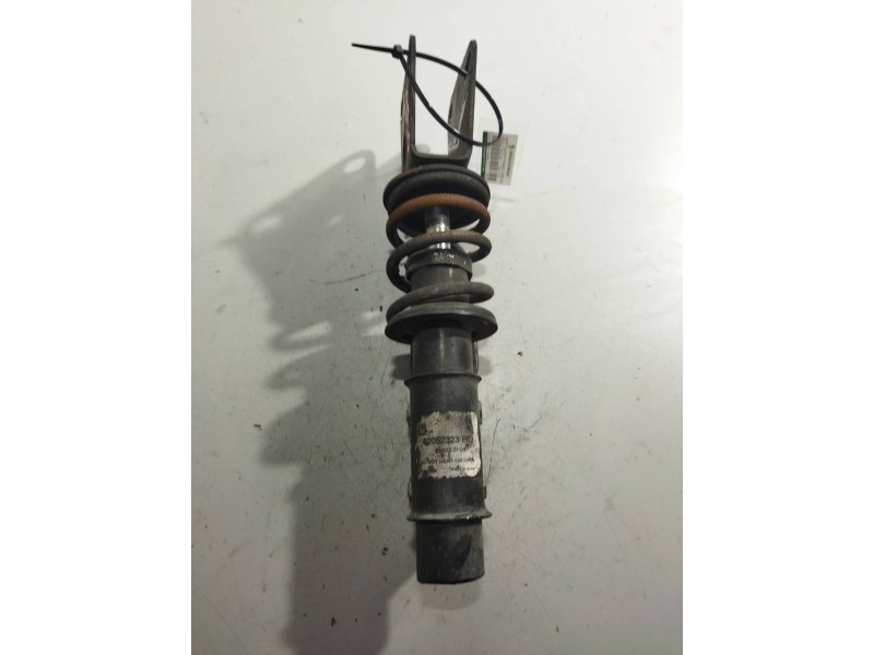 Recambio de amortiguador trasero derecho cabina para renault midlum referencia OEM IAM 82052323  