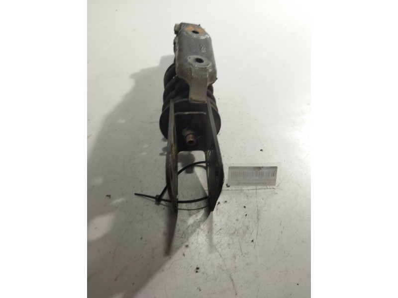 Recambio de amortiguador trasero derecho cabina para renault midlum referencia OEM IAM 82052323  
