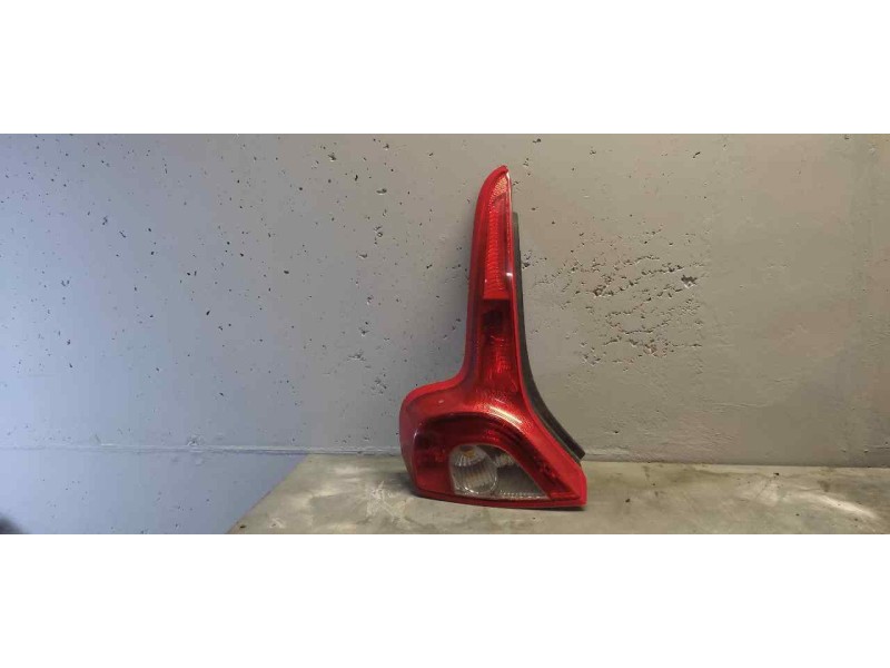 Recambio de piloto trasero izquierdo para volvo c30 d5 kinetic referencia OEM IAM   