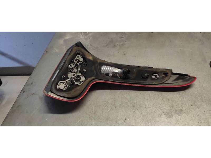 Recambio de piloto trasero izquierdo para volvo c30 d5 kinetic referencia OEM IAM   