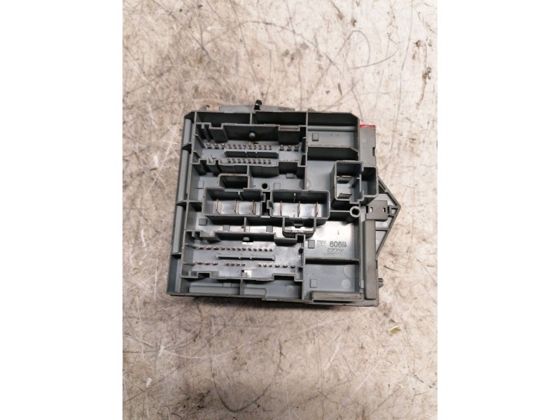 Recambio de caja reles / fusibles para fiat stilo (192) 1.9 jtd 80 active referencia OEM IAM 46796538  