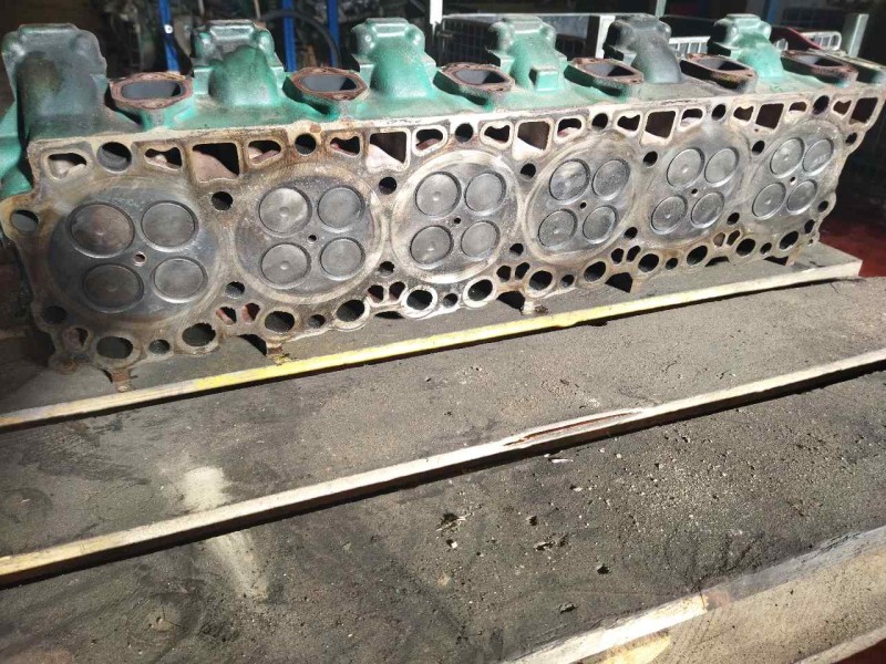 Recambio de culata para volvo fl xxx fg 4x2 cabina para grupos (l4h1c) referencia OEM IAM 20993095  