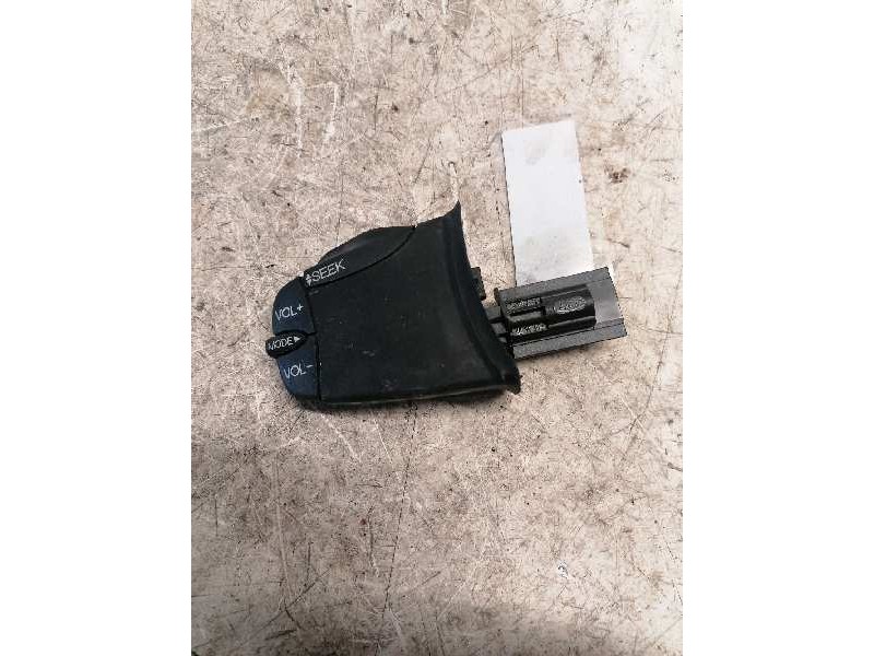 Recambio de mando volante para ford fiesta (cbk) ambiente referencia OEM IAM 98AB14K147AD 3 PINS 