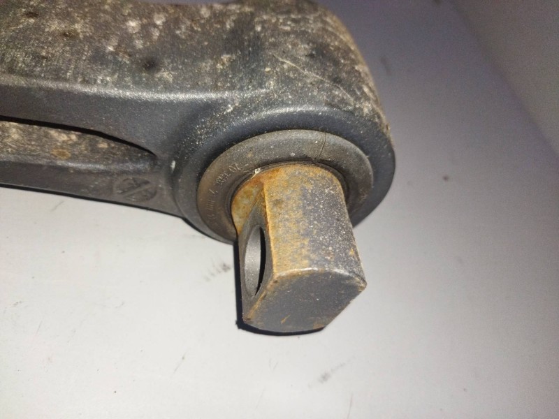 Recambio de tirante trasero derecho para renault midlum referencia OEM IAM   