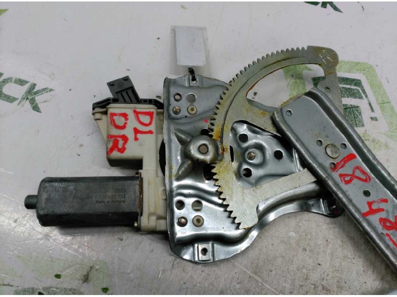 Recambio de elevalunas delantero derecho para toyota avensis wagon (t25) 2.0 d-4d executive referencia OEM IAM 6981005050  