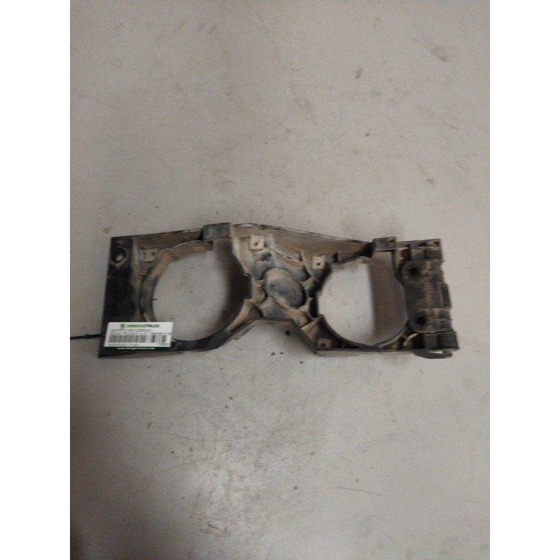 Recambio de soporte faro derecho para scania trucks p, g, r, t series r 480 (480cv) referencia OEM IAM 1786695  SOPORTE FARO ANT