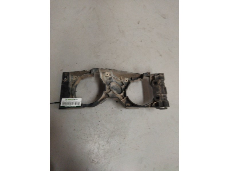 Recambio de soporte faro derecho para scania trucks p, g, r, t series r 480 (480cv) referencia OEM IAM 1786695  SOPORTE FARO ANT