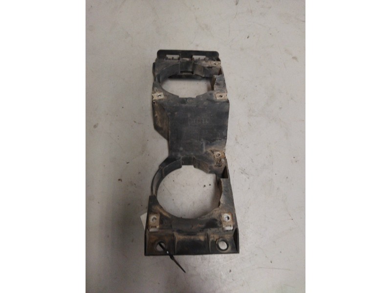 Recambio de soporte faro derecho para scania trucks p, g, r, t series r 480 (480cv) referencia OEM IAM 1786695  SOPORTE FARO ANT